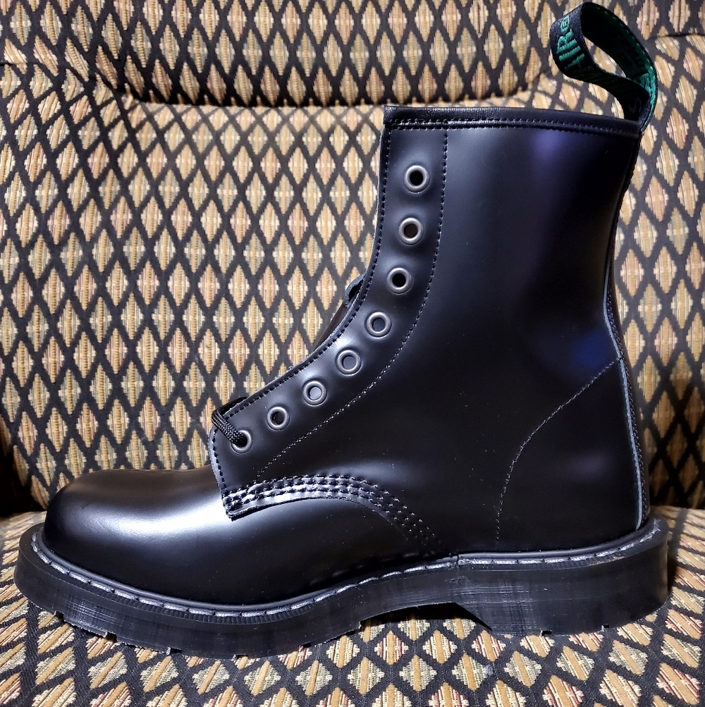 Solovair 8 Eye Derby Boot - Picture 4 of 9